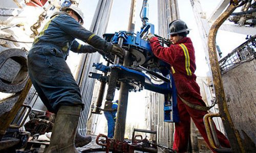 加拿大油田工人作業