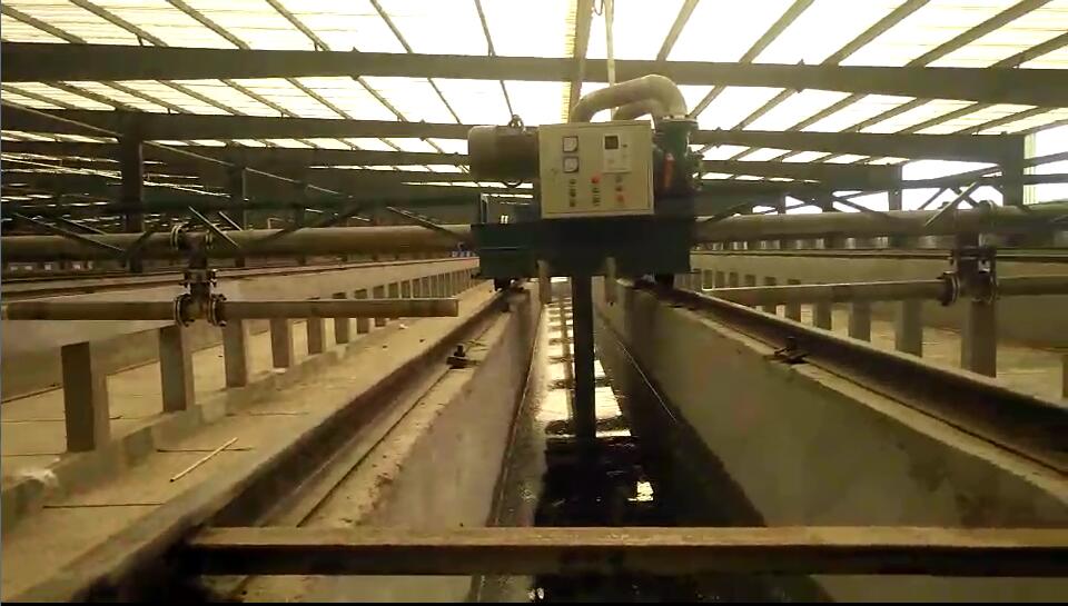 橡膠包覆桃色在线视频观看作為配套設備應用在畜牧農場輸送糞便汙水